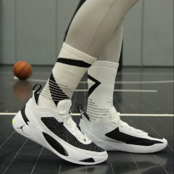 Giay Nike Air Jordan Luka 1 'Reverse Orca' DQ6510-107