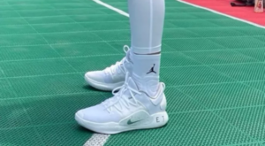 Giay Nike Hyperdunk X Low 'White Pure Platinum' AR0465-100