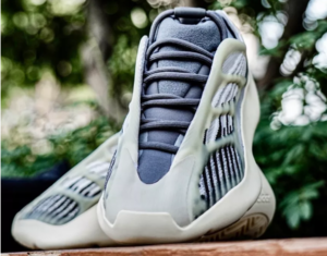 Giay Adidas Yeezy 700 V3 'Fade Salt' ID1674