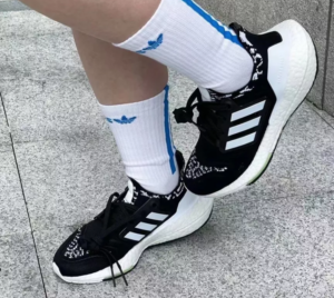 Giay Adidas UltraBoost 22 'Black White Almost Lime' GX8019