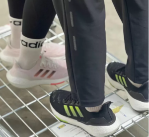 Giay Adidas UltraBoost 22 Heat.RDY 'Black Solar Yellow' H01172