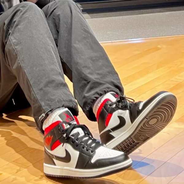 Giày Nike Air Jordan 1 Mid 'Black Sail Gym Red' BQ6472-061 - Ảnh 2