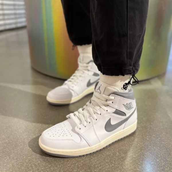 Giày Nike Air Jordan 1 'Mid White Stealth' 554724-135 - Ảnh 5