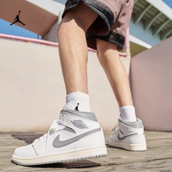 Giày Nike Air Jordan 1 'Mid White Stealth' 554724-135 - Ảnh 4