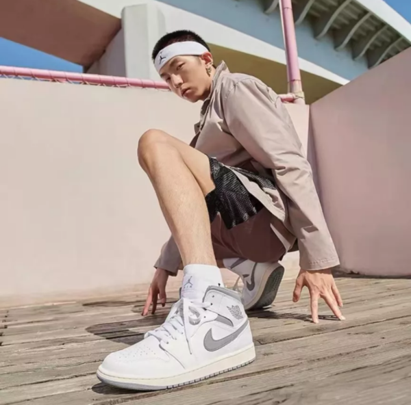 Giày Nike Air Jordan 1 'Mid White Stealth' 554724-135 - Ảnh 3