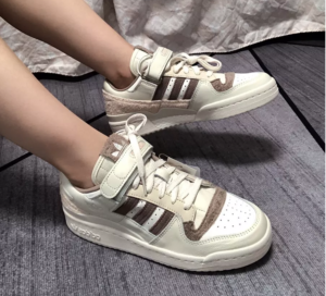 Alternative view of Giày Adidas Forum 84 Low 'Halo Ivory Fleece' GY4126