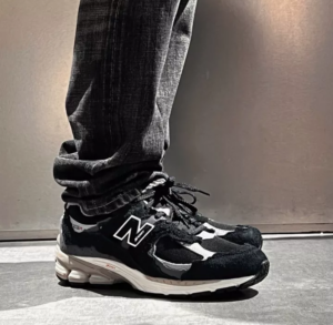 Alternative view of Giày New Balance 2002R 'Protection Pack - Black Grey' M2002RDJ