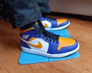 Alternative view of Giày Nike Air Jordan 1 High FlyEase 'Lakers' CQ3835-517