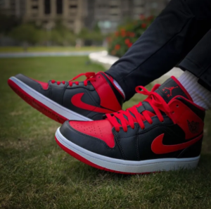 Giay Nike Air Jordan 1 Mid 'Alternate Bred' DQ8426-060