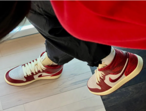 Giay Nike Air Jordan 1 Mid SE 'Tiki Leaf Team Red' DZ2820-601