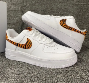 Giay Nike Air Force 1 '07 'Tiger Stripes' DD8959-108