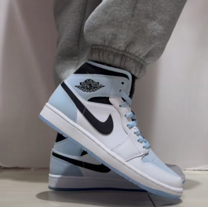 Giay Nike Air Jordan 1 Mid SE GS 'White Ice Blue' DV1337-104