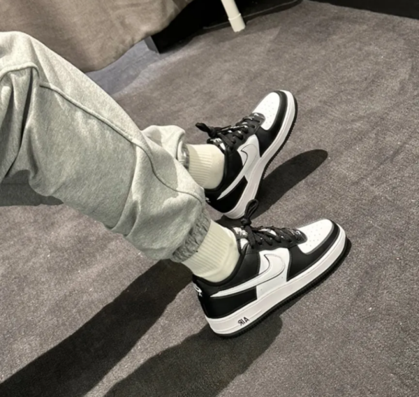 Giay Nike Air Force 1 'White Swoosh Panda' DV1621-001