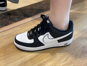 Giay Nike Air Force 1 'White Swoosh Panda' DV1621-001