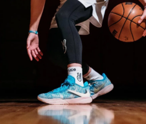 Giay Nike LeBron XX ASW EP 'Blue Lightning Coconut Milk' DV1192-400