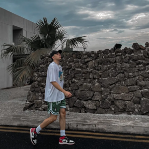 Alternative view of Giày Nike Air Jordan 1 Retro 'Black Toe' 555088-125