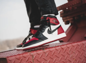Giay Nike Air Jordan 1 Retro High 'Bred Toe' 555088-610