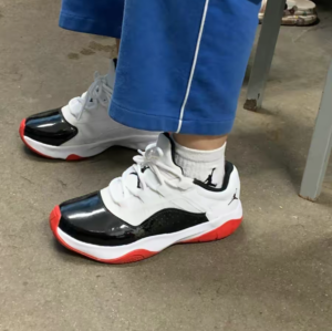 Giay Nike Air Jordan 11 CMFT Low 'Concord-Bred' DN4180-102