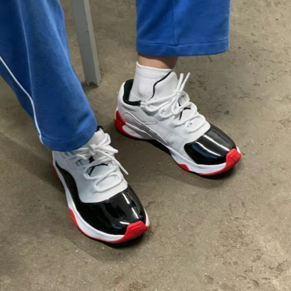 Giay Nike Air Jordan 11 CMFT Low 'Concord-Bred' DN4180-102