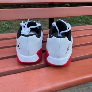 Giay Nike Air Jordan 11 CMFT Low 'Concord-Bred' DN4180-102