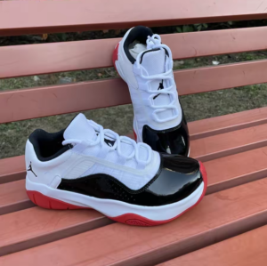 Giay Nike Air Jordan 11 CMFT Low 'Concord-Bred' DN4180-102