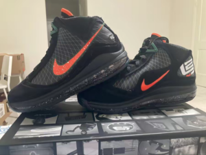 Giay Nike A&M University x LeBron 7 Retro 'Rattlers' DX8554-001
