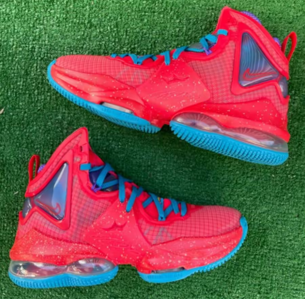 Giay Nike LeBron 19 'King's Crown' CZ0203-600