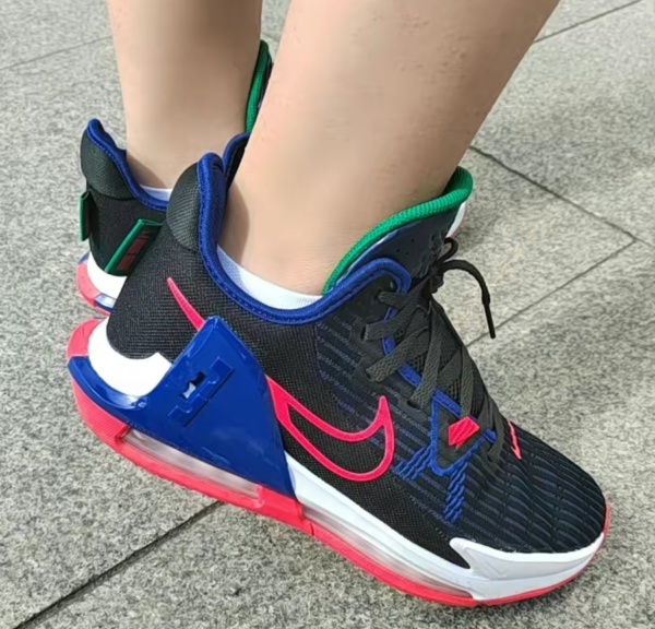 Giay Nike LeBron Witness 6 GS 'Black Royal Siren Red' DD0423-005