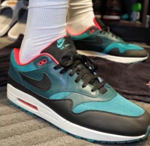 Giay Nike LeBron x Liverpool F.C. x Air Max 1 'Third Kit' FB8914-100