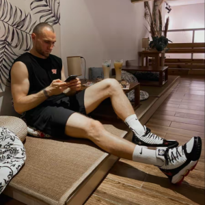 Giay Nike LeBron 16 'Remix' CD2451-101