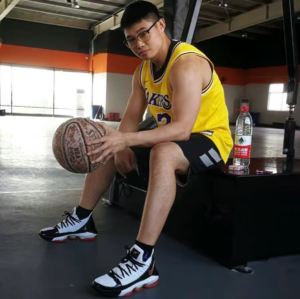 Giay Nike LeBron 16 'Remix' CD2451-101