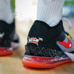 Giay Nike Space Jam x LeBron 18 Low 'Sylvester x Tweety' CV7562-103