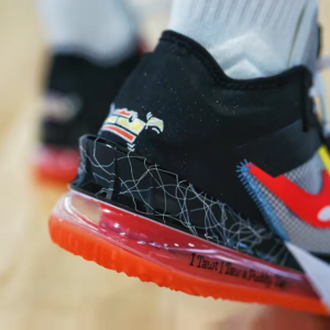 Giay Nike Space Jam x LeBron 18 Low 'Sylvester x Tweety' CV7562-103