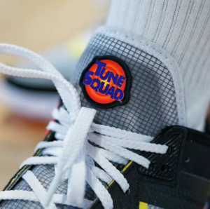 Giay Nike Space Jam x LeBron 18 Low 'Sylvester x Tweety' CV7562-103