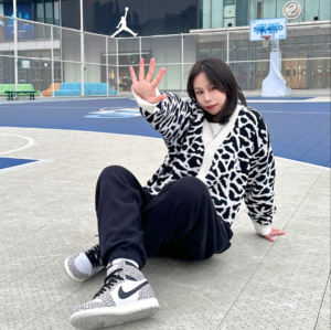 Giay Nike Air Jordan 1 GS Retro High OG 'White Cement' FD1437-052