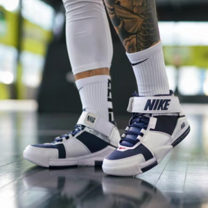 Giay Nike Zoom LeBron 2 Retro 'USA' 2022 DR0826-100