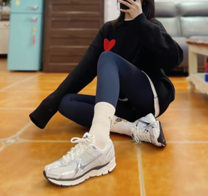 Giay Nike Air Zoom Vomero 5 'Photon Dust Metallic Silver' FD0884-025