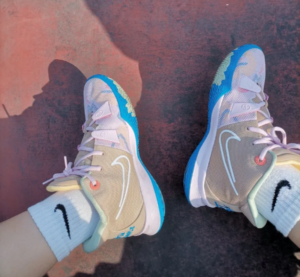 Alternative view of Giày Nike Zoom Kyrie 7 1 World 1 People Blue Green GS CT4080-600