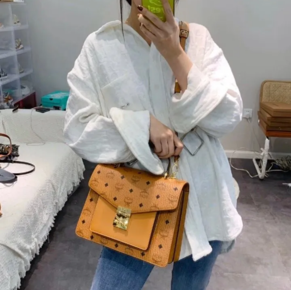 Túi MCM Patricia Satchel in Visetos MWE8APA67CO001 - Ảnh 5