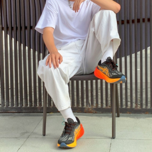 Giay Asics Novablast 3 'Black Amber' 1011B458-001