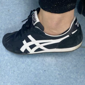 Giay Onitsuka Tiger Serrano 'Black White' 1183B400-001