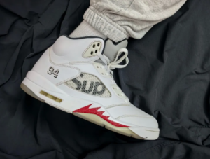 Giay Nike Supreme x Air Jordan 5 Retro 'White' 824371-101