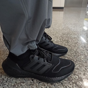 Giay Adidas UltraBoost 22 'Triple Black' GZ0127