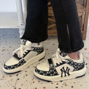 Giay MLB Chunky Liner Mid Monogram NY 'Black' 3ASXLM13N-50BKS