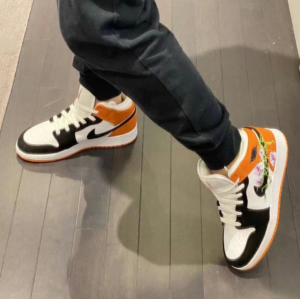 Giay Nike Air Jordan 1 Mid 'Floral' DQ8390-100