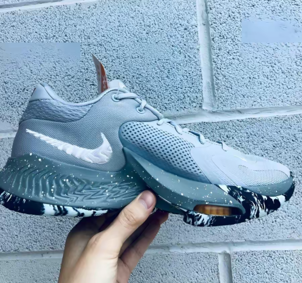 Giay Nike Zoom Freak 4 GS 'Etched in Stone' DQ0553-004