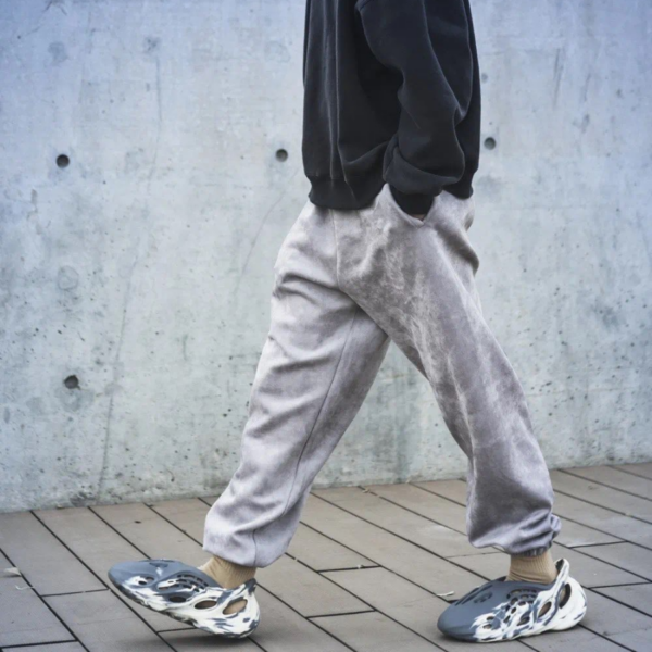 Dép Adidas Yeezy Foam RNNR MXT 'Moon Grey' GV7904 - Ảnh 2