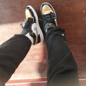 Giay Nike Air Jordan 1 Low SE GS 'Gold Toe' DR6970-071