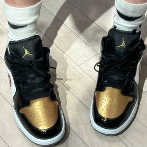 Giay Nike Air Jordan 1 Low SE GS 'Gold Toe' DR6970-071