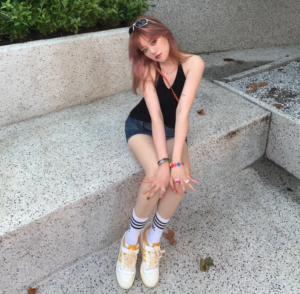 Alternative view of Giày Adidas Forum 84 Low 'White Yellow' GX4537